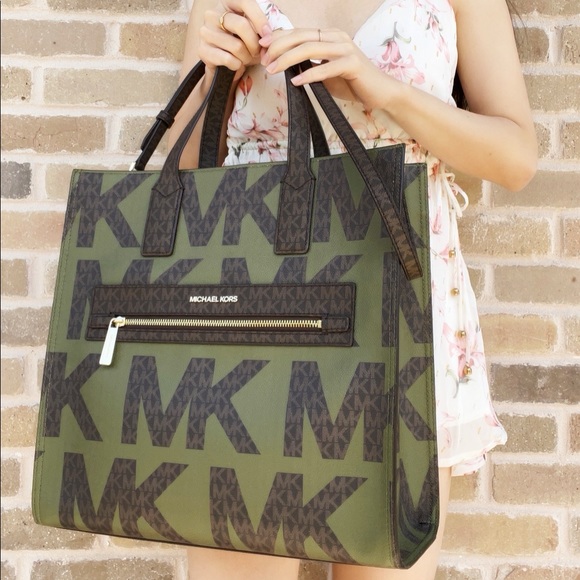 Gaby’sBags💕NWT Michael Kors XL Tote Bag logo - Picture 4 of 6